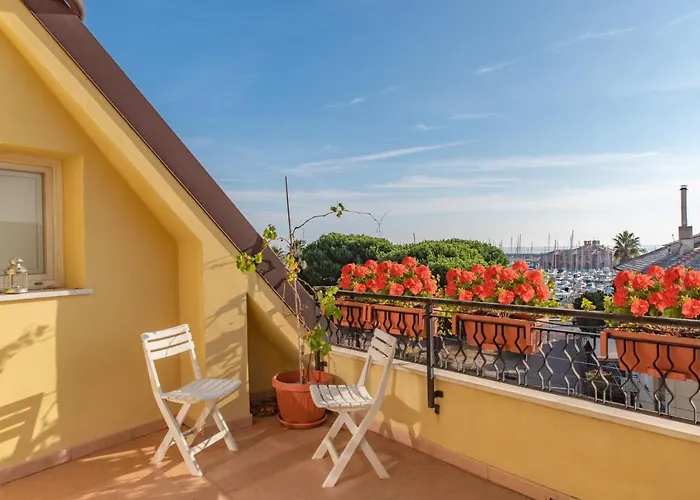 Rivierarent Attico Vista Porto Di Apartamento