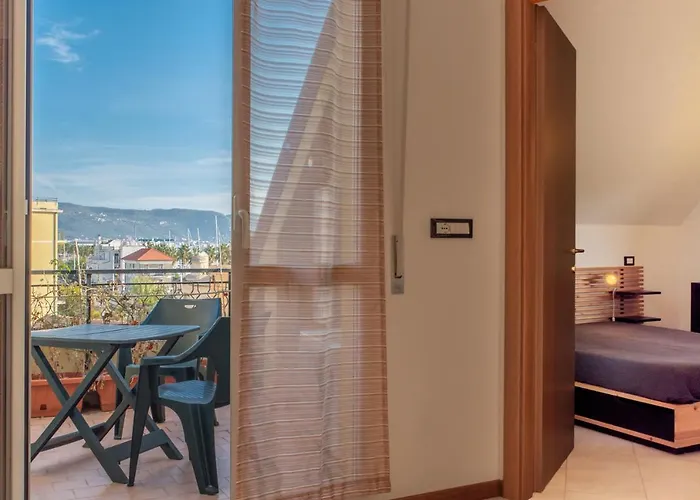 Rivierarent Attico Vista Porto Di Apartamento Loano
